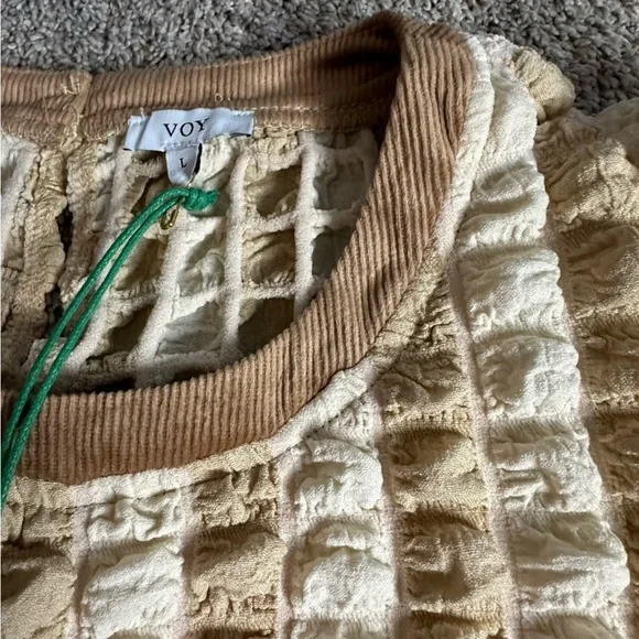 VOY puff textured blouse in beige tan cream short sleeve Large fun unique new - Picture 11 of 14